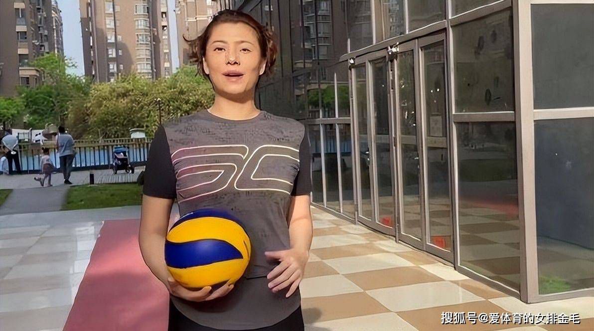 第51分钟，努涅斯接到队友挑传，禁区内起脚攻门被挡出底线。